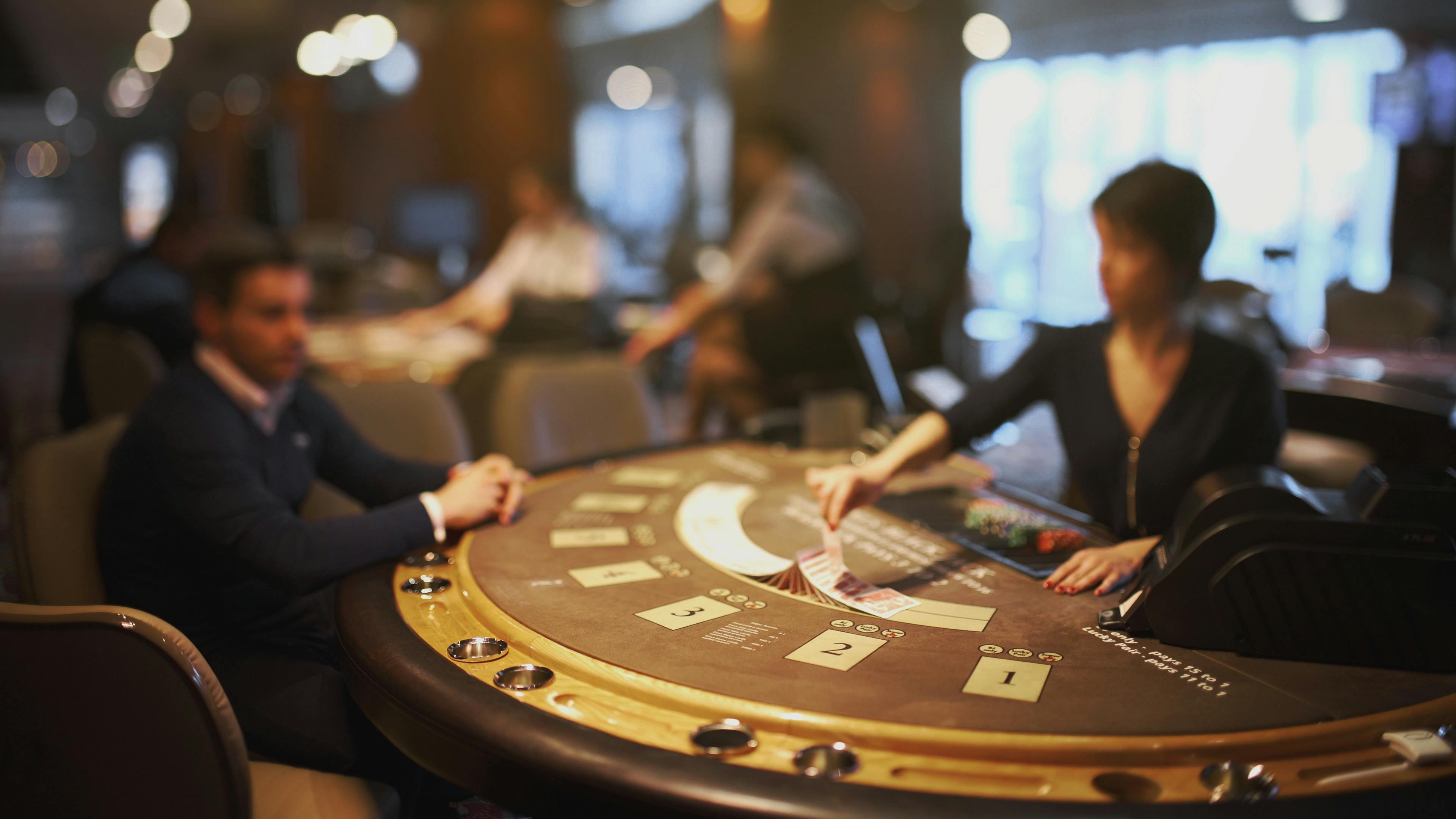 Pengalaman Kasino Langsung dan Slot Online di obor138